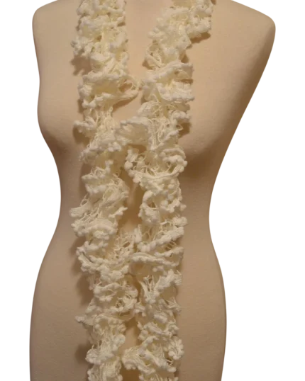 Φουλάρι χειροποίητο πλεκτό ασπρο κυματιστό μέ φουντίτσες